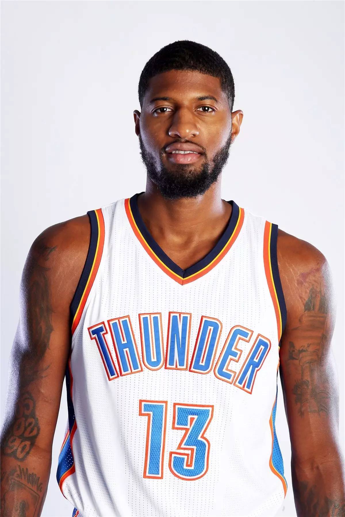 德尚在克莱枫丹问候球员：为卡马庆生、与坎特重逢（德尚抵达克莱枫丹慰问队员：为卡马庆生，重逢坎特）