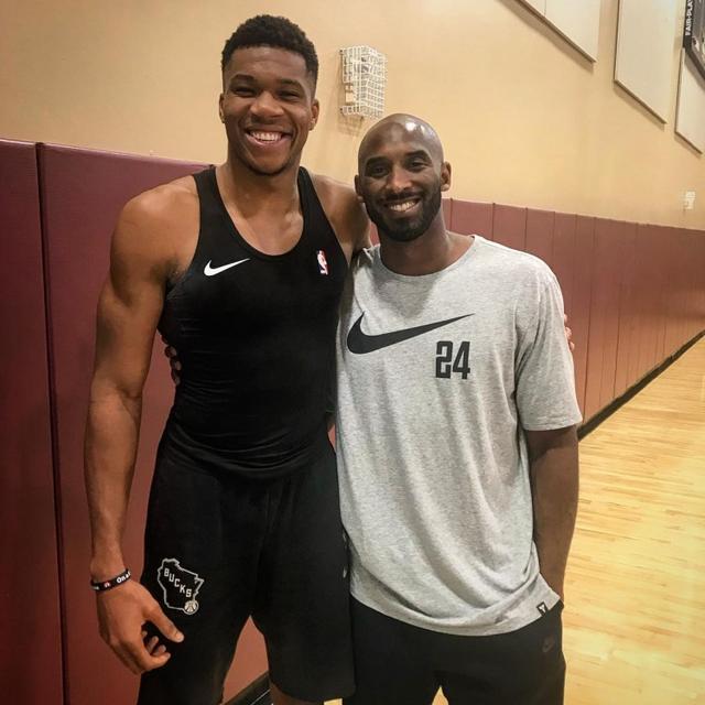 巴黎圣日耳曼多点开花全面压制（巴黎圣日耳曼火力全开，全面掌控比赛）