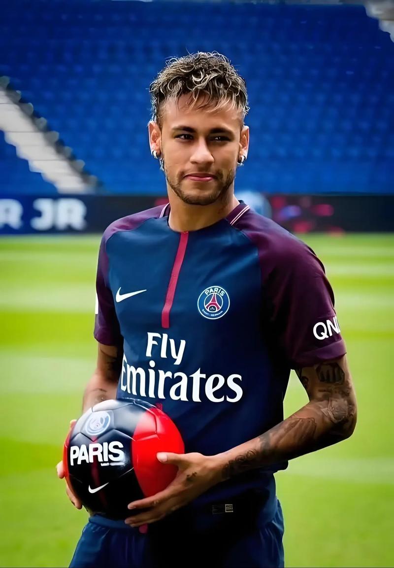 TA：贝林应该担任英格兰的10号位，他比罗杰斯更具进球威胁（TA：英格兰10号应由贝林担纲，他的进球威胁胜过罗杰斯）