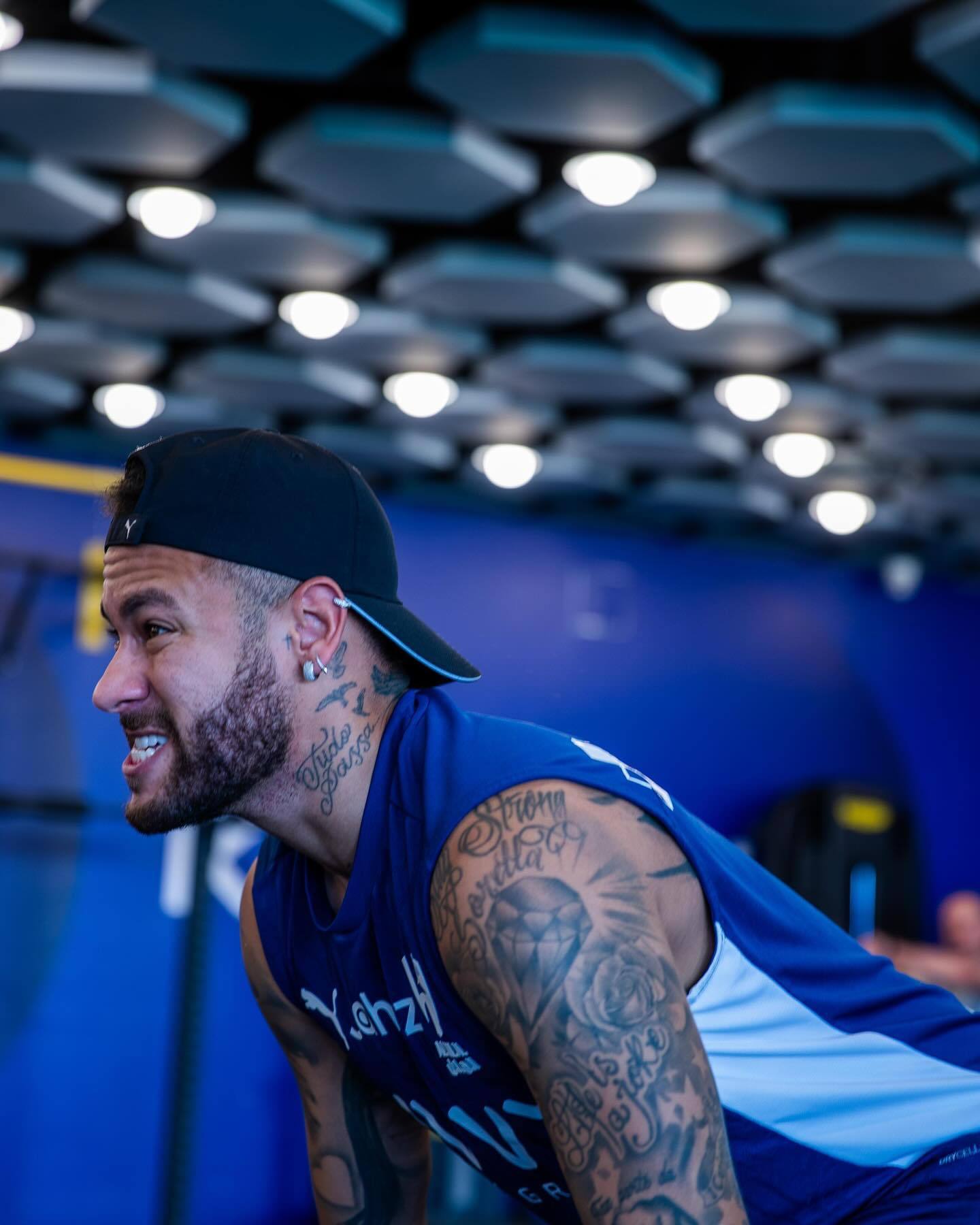 球迷比赛期间骂尤文踢得太烂，斯帕莱蒂回击：你们想怎样？（球迷赛中怒斥尤文表现低迷，斯帕莱蒂回怼：你们还想怎样？）