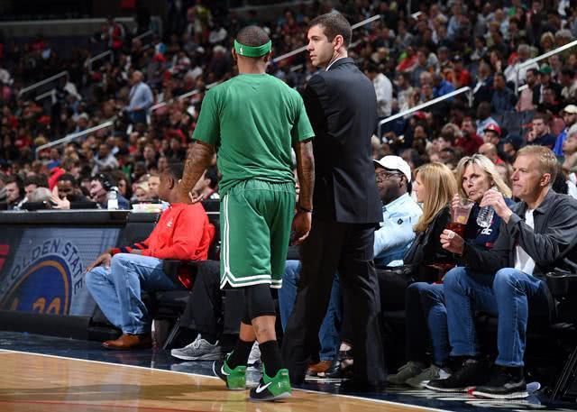 卡斯尔成最年轻30+10+5&3三分且命中率不低于70%球员（卡斯尔成史上最年轻单场30分10板5助+3记三分且命中率不低于70%的球员）