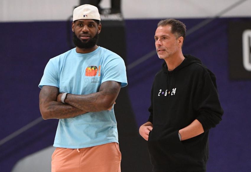 范弗里特：火箭开季表现超出我的预期，我们肯定有机会争冠（范弗里特：火箭开局表现超预期，我们绝对有实力冲冠）